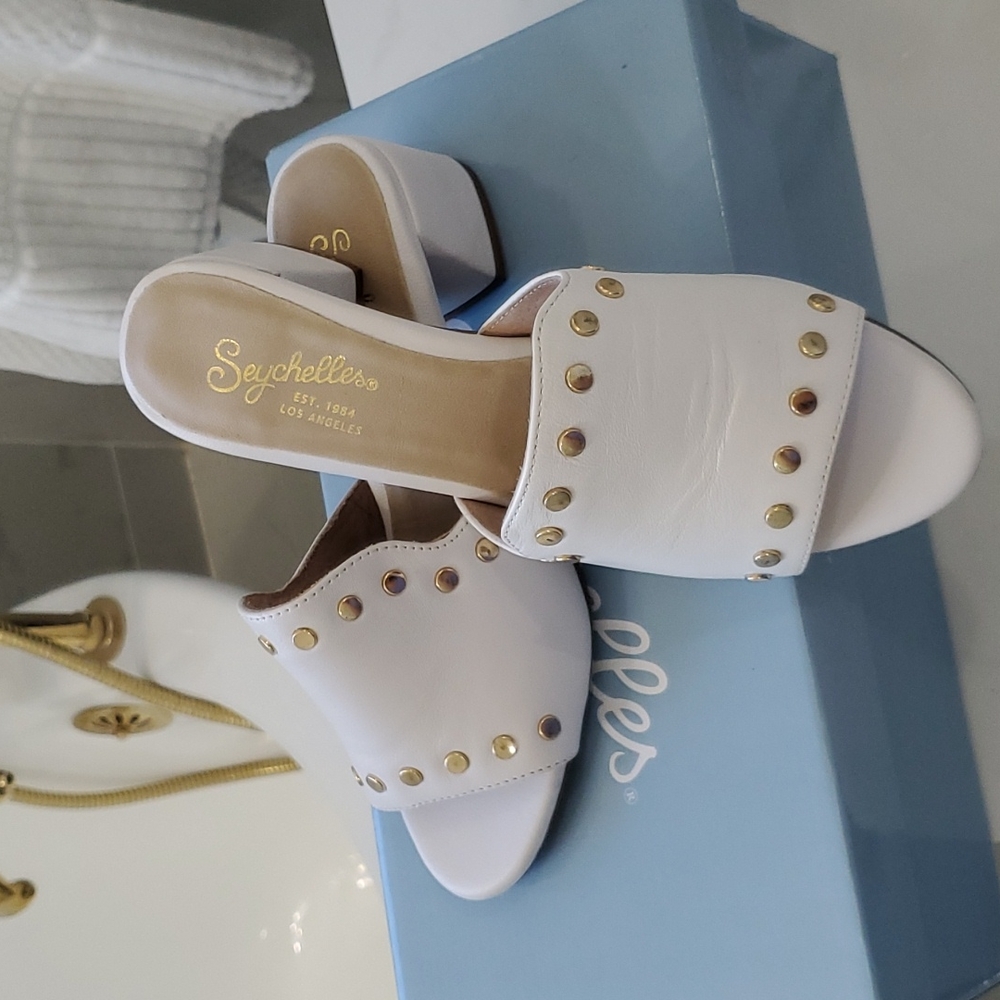 Seychelles Underwater leather  studded white sandals size 6.5